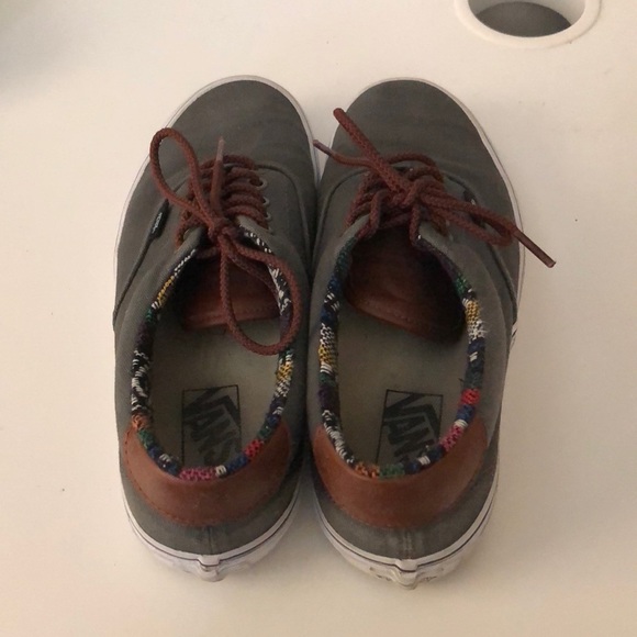 Vans 8 1/2 women’s shoes! - Picture 3 of 3